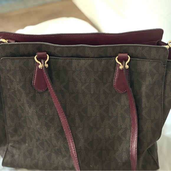 Michael Kors Large Leather Tote - Picture 2 of 5